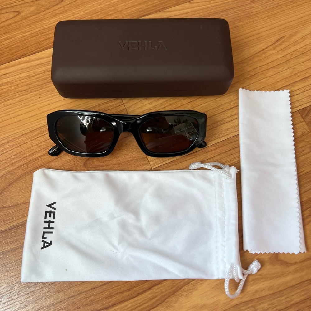 NEW Vehla sunglasses Felix Black/Choc sunnies comes with case dustbag cloth